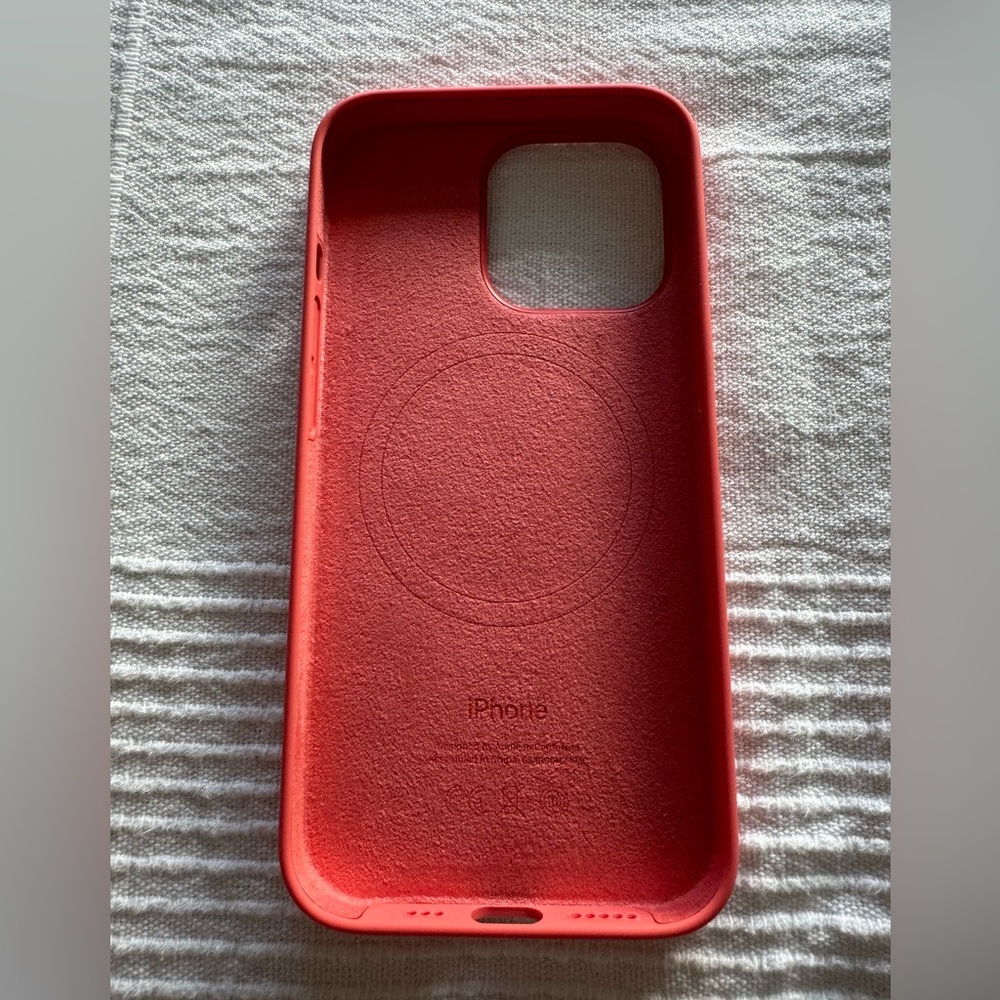Iphone 13 Pro Silicone Case with MagSafe ( used a few times ) Pink Pomelo